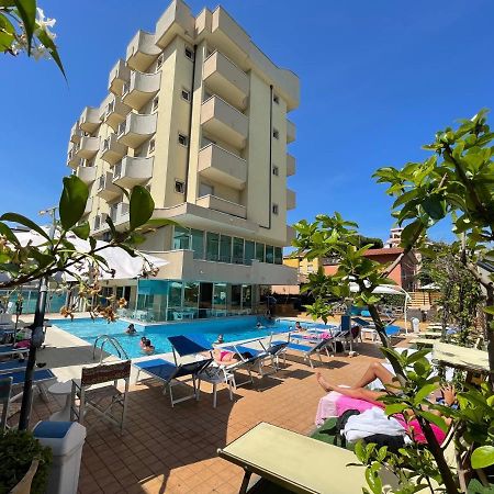 Hotel Apogeo - Breakfast Experience Римини Экстерьер фото