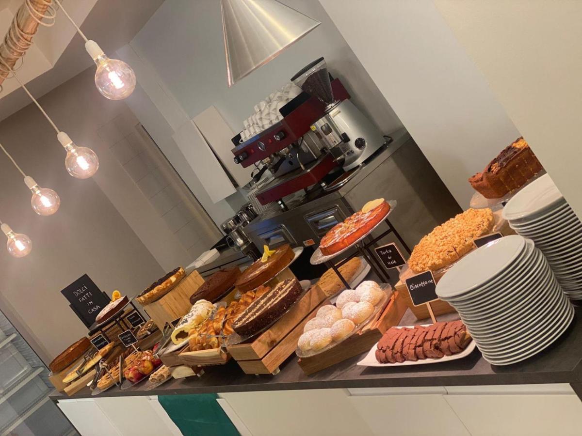 Hotel Apogeo - Breakfast Experience Римини Экстерьер фото