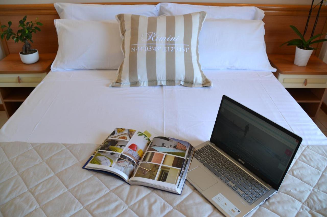Hotel Apogeo - Breakfast Experience Римини Экстерьер фото