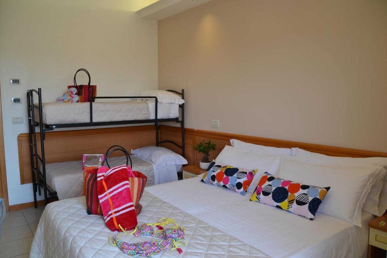 Hotel Apogeo - Breakfast Experience Римини Экстерьер фото