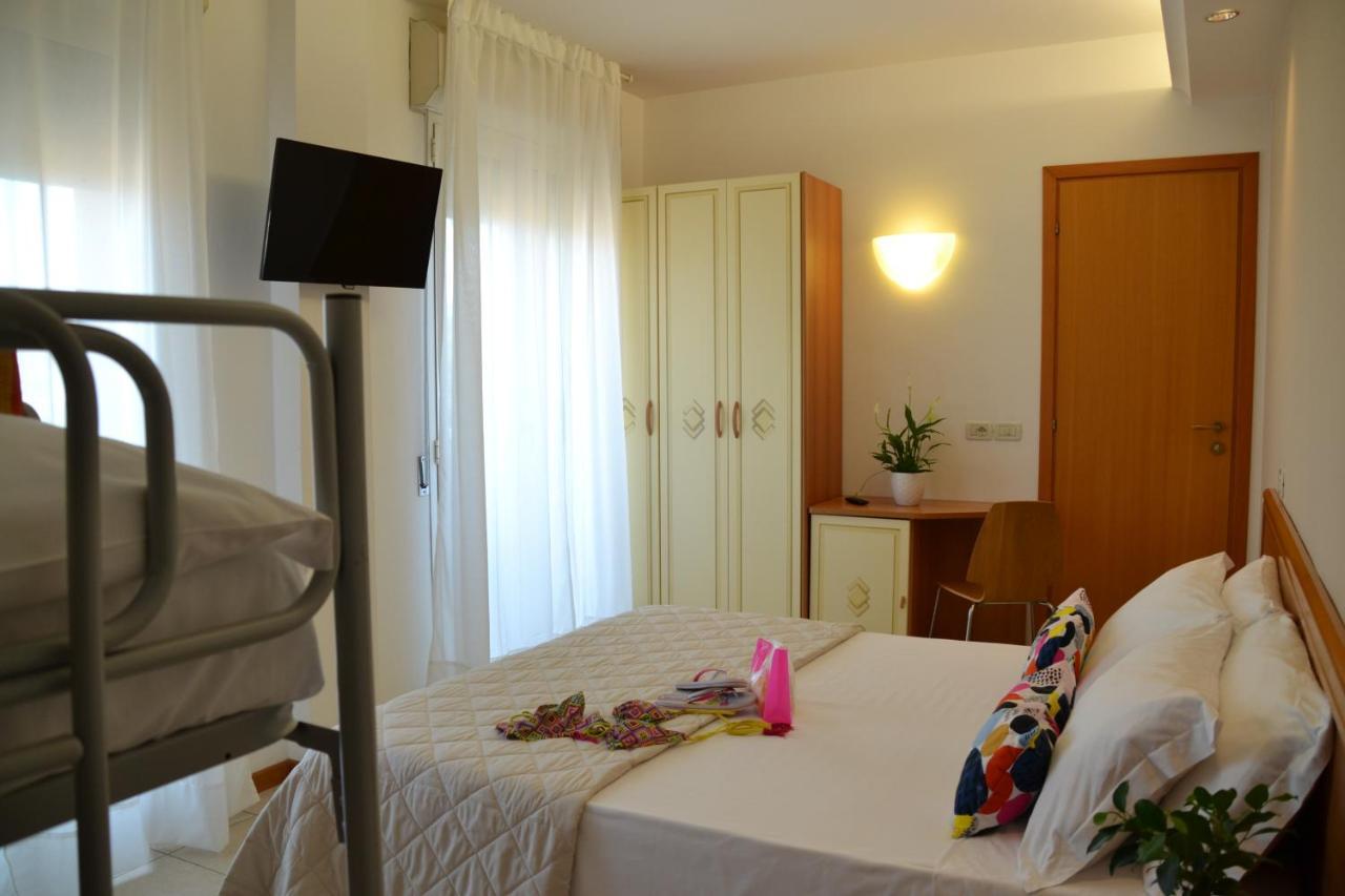 Hotel Apogeo - Breakfast Experience Римини Экстерьер фото