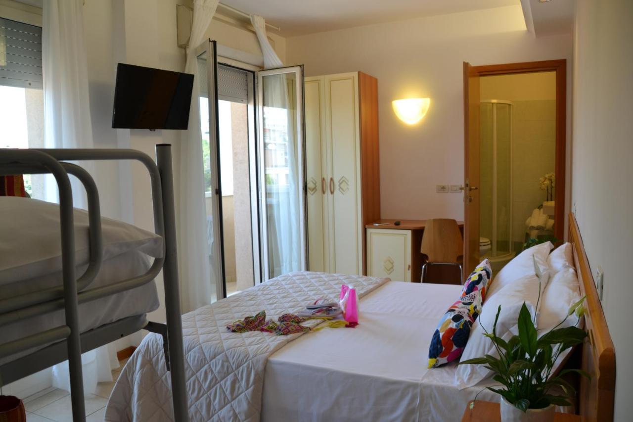 Hotel Apogeo - Breakfast Experience Римини Экстерьер фото