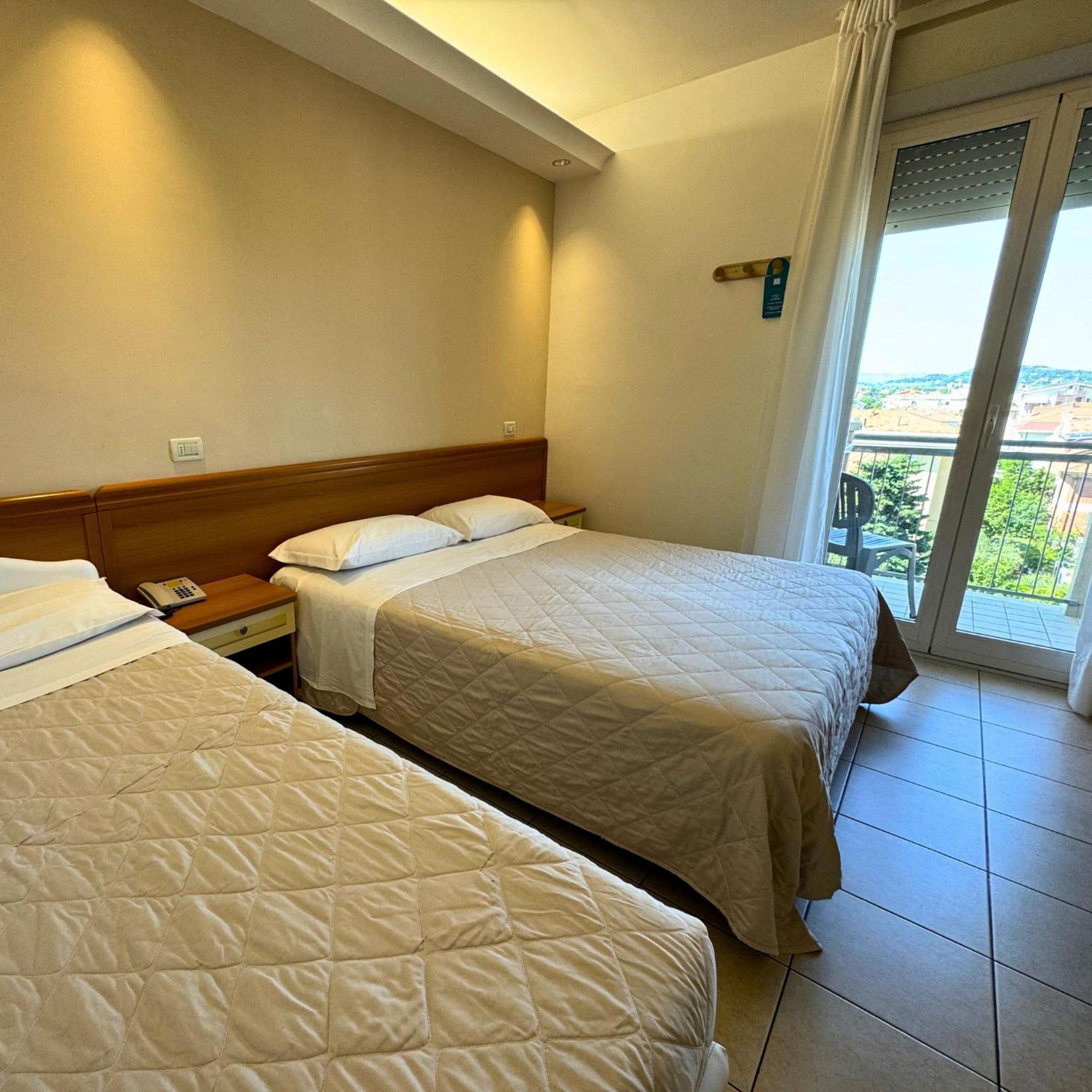 Hotel Apogeo - Breakfast Experience Римини Экстерьер фото