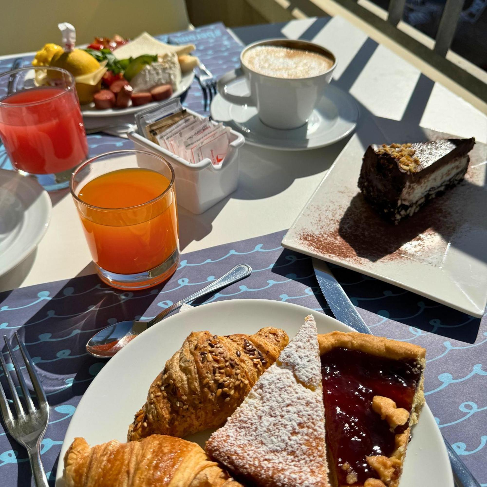 Hotel Apogeo - Breakfast Experience Римини Экстерьер фото